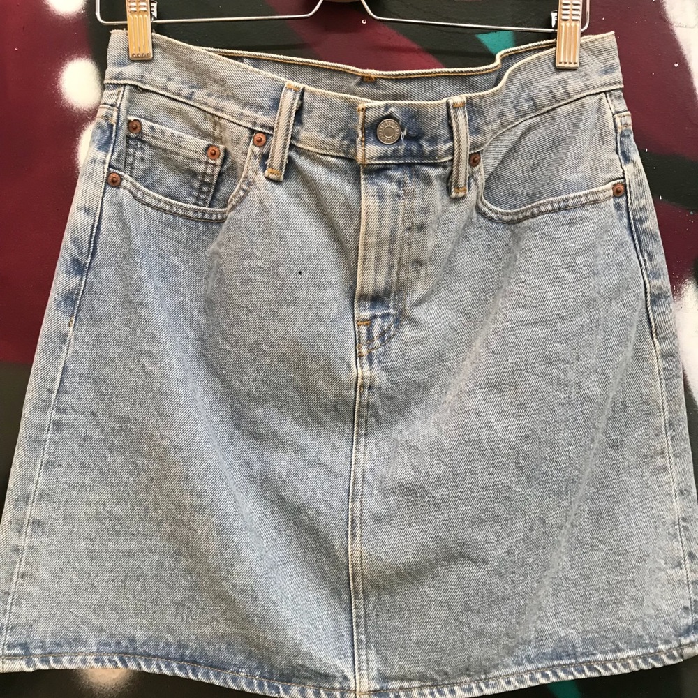 Brand new Levi’s denim pencil skirt size 28